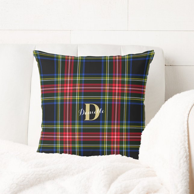 Cojín Decorativo Clásico Elegante Navidades de nombres de monograma (Classic Elegant Tartan Monogram Name Christmas Throw Pillow)