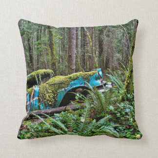 Cojín Decorativo Coche viejo en el bosque