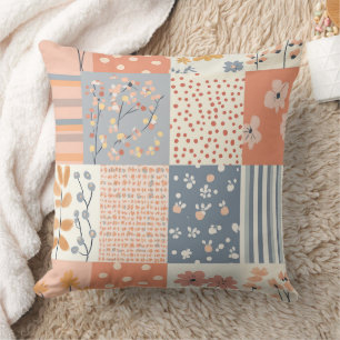 Cojín Decorativo Colcha floral romántica en rosa pálido y marfil