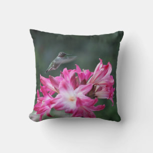 Cojín Decorativo Colibrí con azucenas de belladona
