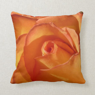 Cojín decorativo color de rosa anaranjado hermoso