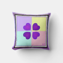 Cojín Decorativo Colores pasteles y corazones morados golpeando
