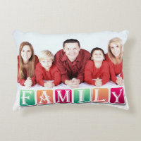 Colorida familia bloquea retrato de familia Person