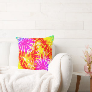 COJÍN DECORATIVO COLORIDO DISEÑO INSPIRADO EN WEB TIE-DYE