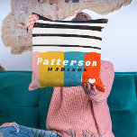 Cojín Decorativo Colorido Siglo Medio Resumen Nombre Personalizado<br><div class="desc">Colorful Mid Century Resumen Cojines decorativos de nombres personalizados de colores Cushions presenta un colorido patrón de rayas con su nombre personalizado en un sencillo guión en blanco y negro sobre un fondo abstracto. Personalice editando el texto en los cuadros de texto proporcionados. Perfecto regalo para cumpleaños, Navidades, Día de...</div>