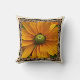 Cojín decorativo con girasol amarillo brillante