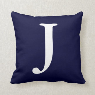 Cojín decorativo con monograma blanco de los