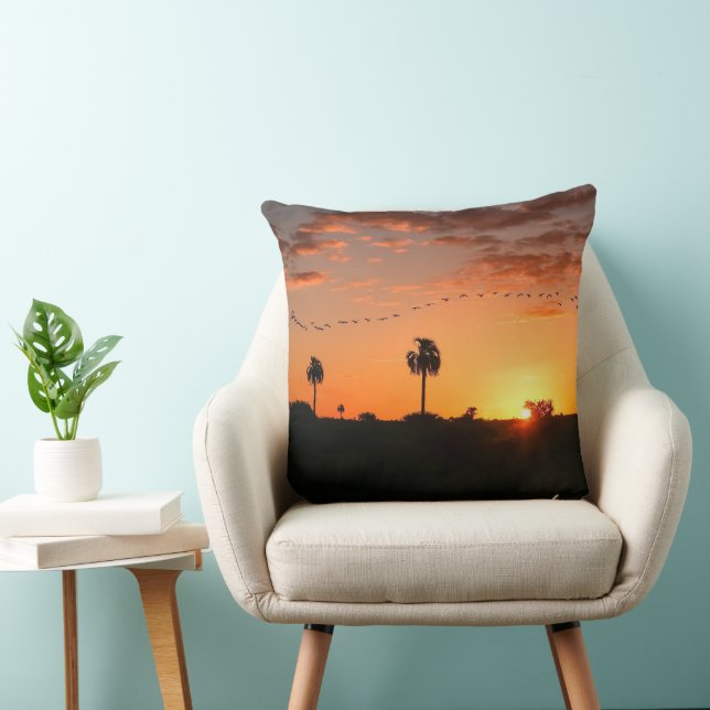 Cojín decorativo con un rebaño de aves al atardece (Silla)