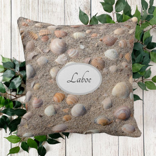 Cojín Decorativo Conchas de mar en la foto de la playa con monogram