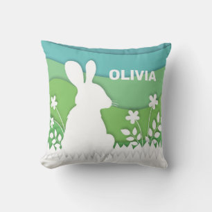 Cojín Decorativo conejito personalizado de Pascua en la naturaleza