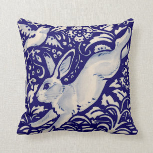 Cojín Decorativo Conejo blanco de ejecución azul marino Hare Chinoi