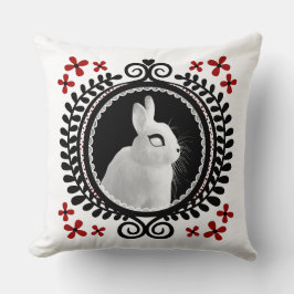 Cojín Decorativo Conejo Blanco Extraño: Blanco, Negro y Rojo