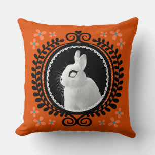 Cojín Decorativo Conejo Blanco Extraño: Naranja, Turquesa y Negro