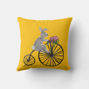 Cojín Decorativo Conejo caprichoso en bicicleta