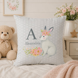 Cojín Decorativo Conejo con Monograma de Flores Rosas