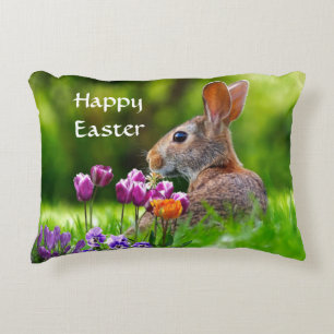 Cojín Decorativo Conejo y Tulipanes Felices Pascuas 