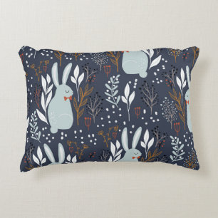 Cojín Decorativo Conejos Adorables: Patrón de bosques sin foco