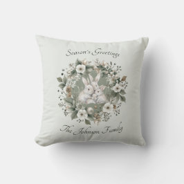 Cojín Decorativo Conejos muertos en una floral corona de invierno