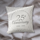 Cojín Decorativo Confeti plateado 25° Aniversario del Boda<br><div class="desc">Diseñado para coordinar con nuestra colección 25º Aniversario de Stardust Plata. Con delicados corazones plateados. Personalice con su especial información sobre los 25 años de plata en letras de plata de moda. Diseñado por Thisisnotme©</div>