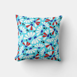 Cojín Decorativo Confetti de la Conefluente sobre el azul tropical