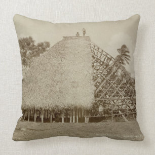 Cojín Decorativo Construcción de viviendas en Samoa, c.1875 (foto