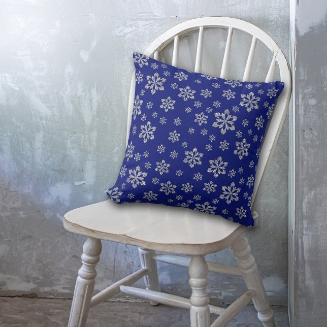 Cojín Decorativo Copo de nieve de plata azul (Subido por el creador)