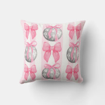 Coqueta femenina elegante con rayas rosadas