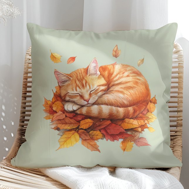 Cojín Decorativo Coqueto Ginger Sleeping Ginger Sage Green Pillow (Cozy Sleeping Ginger Cat Terracotta Pillow in a sunny boho rattan chair.)