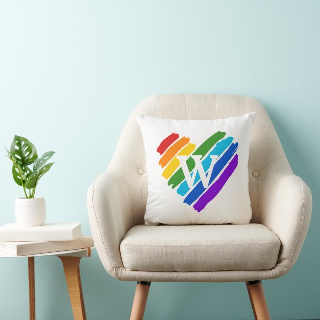Cojín Decorativo Corazón arcoiris pintado en monograma blanco (Silla)