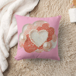 Cojín Decorativo Corazón de Perla Rosa Elegante y Encaje de Coral I