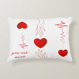 Cojín Decorativo Corazón minimalista y taza de amor de manos – Romá