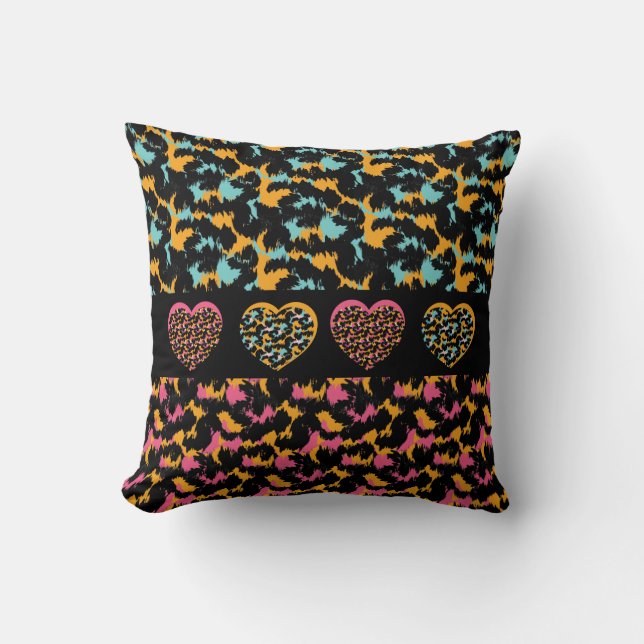 Cojín Decorativo Corazones con Estampado de Animales  (Anverso)