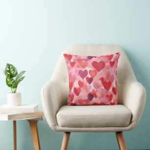 Cojín Decorativo Corazones de acuarela rosados y rojos Coqueta romá