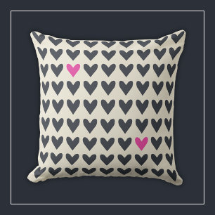 Cojín Decorativo Corazones de arte pop curado en gris oscuro y rosa