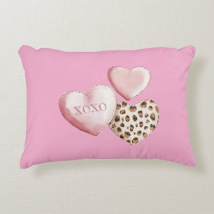 Cojín Decorativo Corazones de impresión de leopardo de XOXO rosado