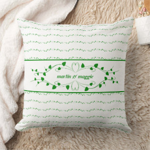 Cojín Decorativo Corazones Desfilando Monogramados