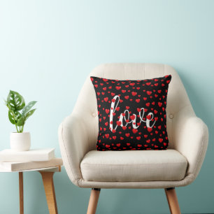Cojín Decorativo Corazones rojos y texto de amor en negro
