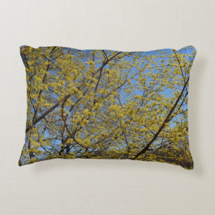 Cojín Decorativo Cornelian Cherry Dogwood y Blue Sky Floral