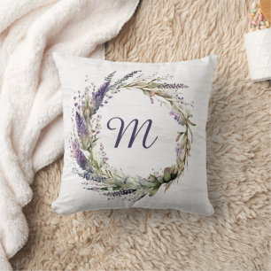 Cojín Decorativo Corona de lavanda con monograma