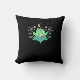 Cojín Decorativo Cottagecore Goblincore Flores Luna Bosque Rana Mu