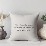 Cojín Decorativo Crear su propia cita motivacional<br><div class="desc">Crea tu propio presupuesto personalizado lanzar almohada. Presenta una tipografía de máquina de escribir minimalista.</div>