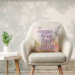 Cojín Decorativo Crecer Flores Silvestres Libres Cotización Botánic<br><div class="desc">Infunde tu hogar con la belleza de las flores y el espíritu del crecimiento con nuestro Cojín decorativo decorativo de la tipografía "Grow Free Wild Flowers". Esta almohada única presenta un cautivador diseño de fondo fotográfico floral, que prepara el terreno para un profundo mensaje de libertad y florecimiento. "Grow Free...</div>