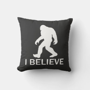Cojín Decorativo Creo en Bigfoot