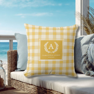 Cojín Decorativo Crestón de Monograma de Gingham Amarillo