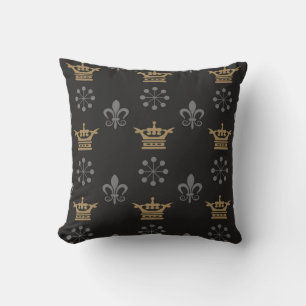 Cojín Decorativo Crownes dorados sobre fondo de escritorio negro, p