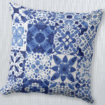 Cojín Decorativo Cuadros de agua del patrón de mosaico blanco azul<br><div class="desc">azulejos azul y blanco índigo en acuarela. Arte original de Nic Squirrell.</div>