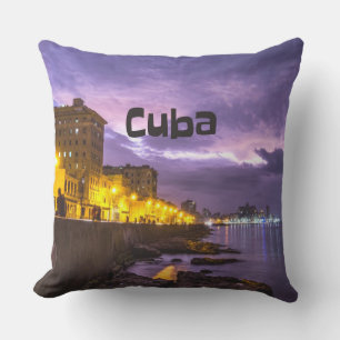 Cojín Decorativo Cuba: Luces de la ciudad costera de La Habana de n