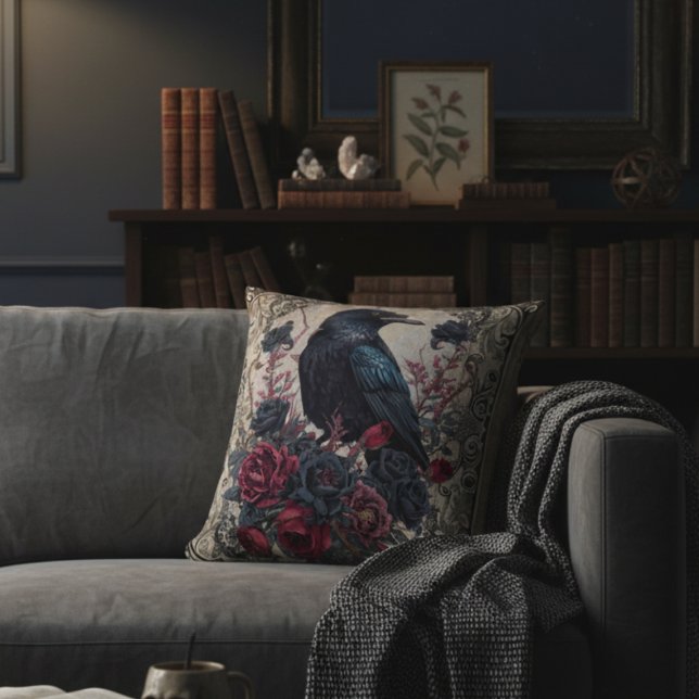 Cojín Decorativo Cuervo gótico y rosas (Gothic Raven with roses pillow)