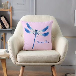 Cojín Decorativo Cuidada como una libélula azul torpe en rosa