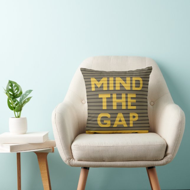 Cojín Decorativo Cuidado con la brecha 1 (Silla)
